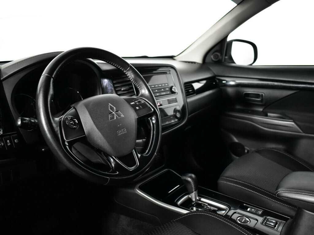 Mitsubishi Outlander с пробегом — 2019 год. Фото: #12