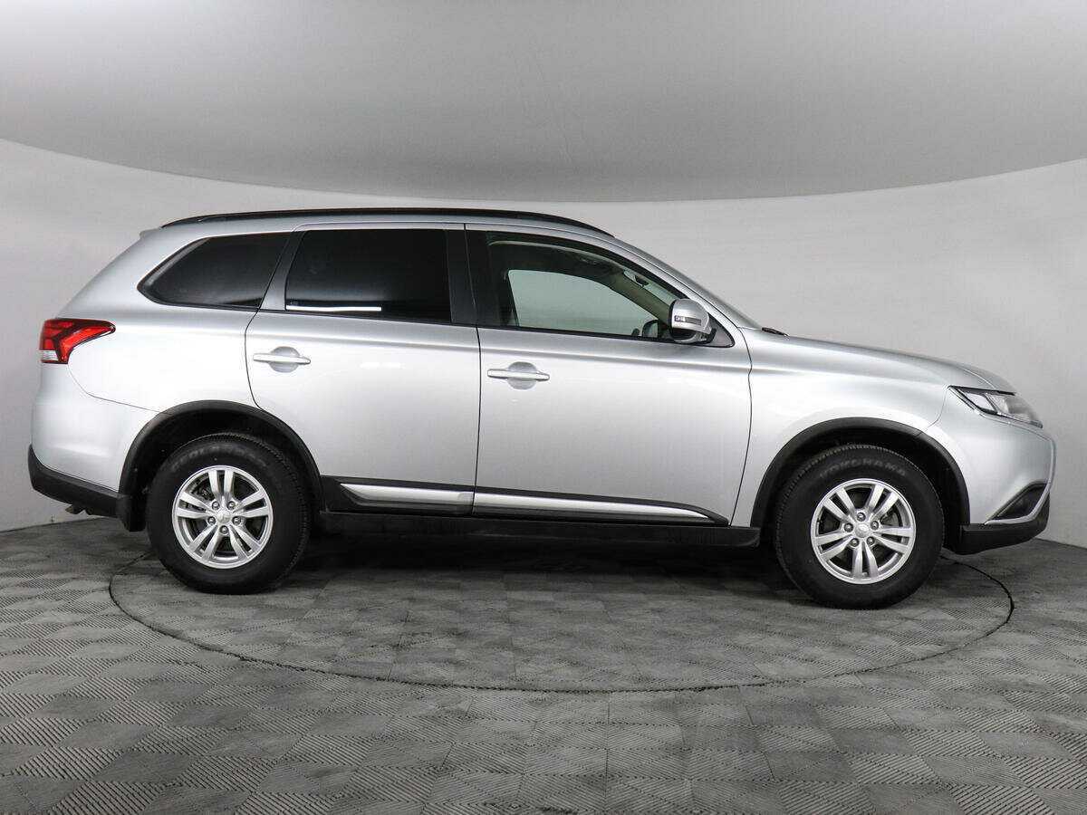 Mitsubishi Outlander с пробегом — 2022 год. Фото: #3
