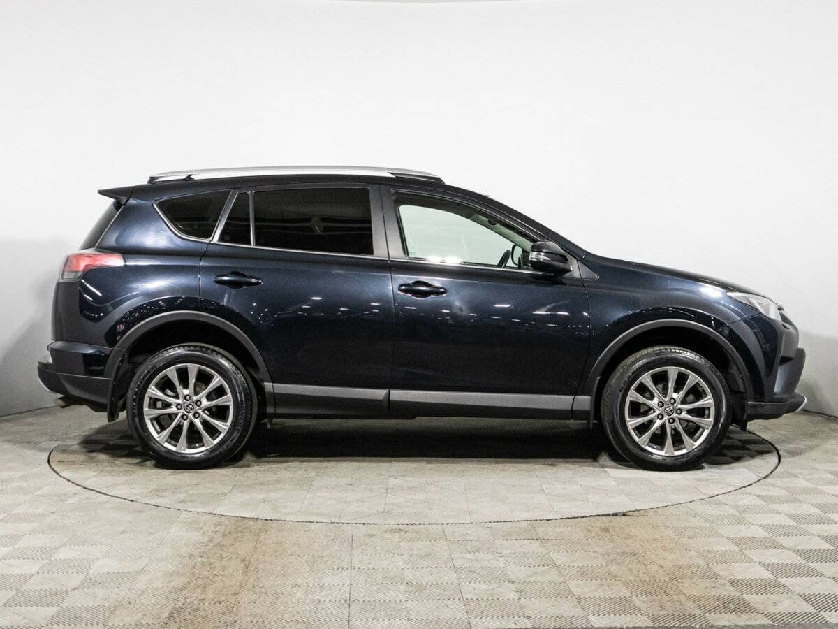 Toyota RAV4 с пробегом — 2017 год. Фото: #3