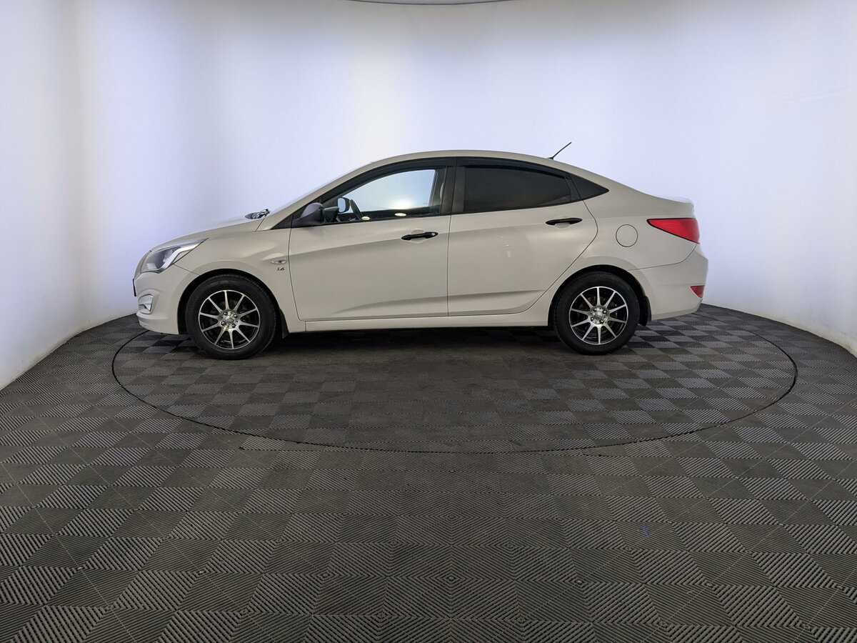 Hyundai Solaris с пробегом — 2015 год. Фото: #7