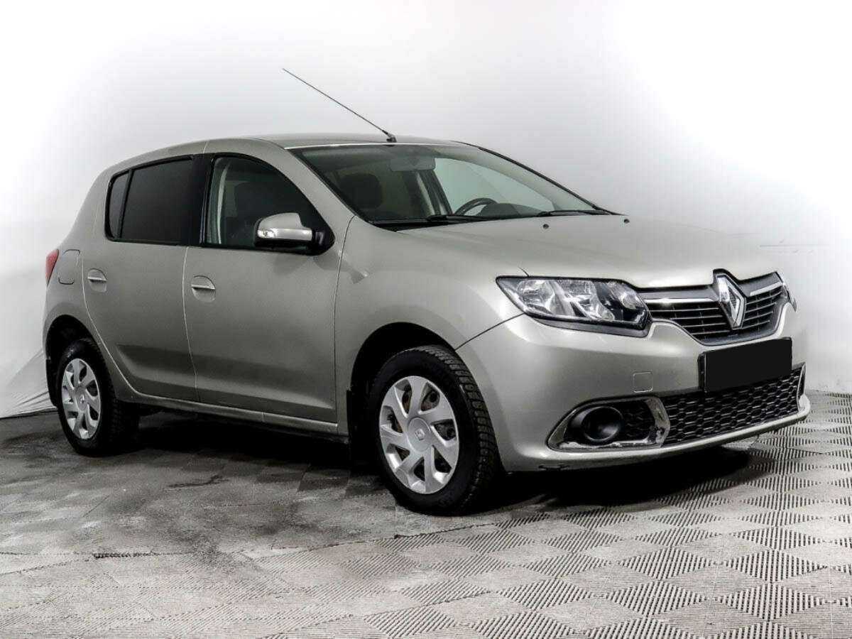 Renault Sandero с пробегом — 2015 год. Фото: #2