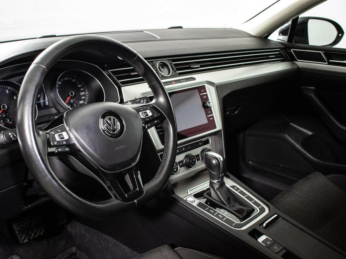 Volkswagen Passat с пробегом — 2017 год. Фото: #14