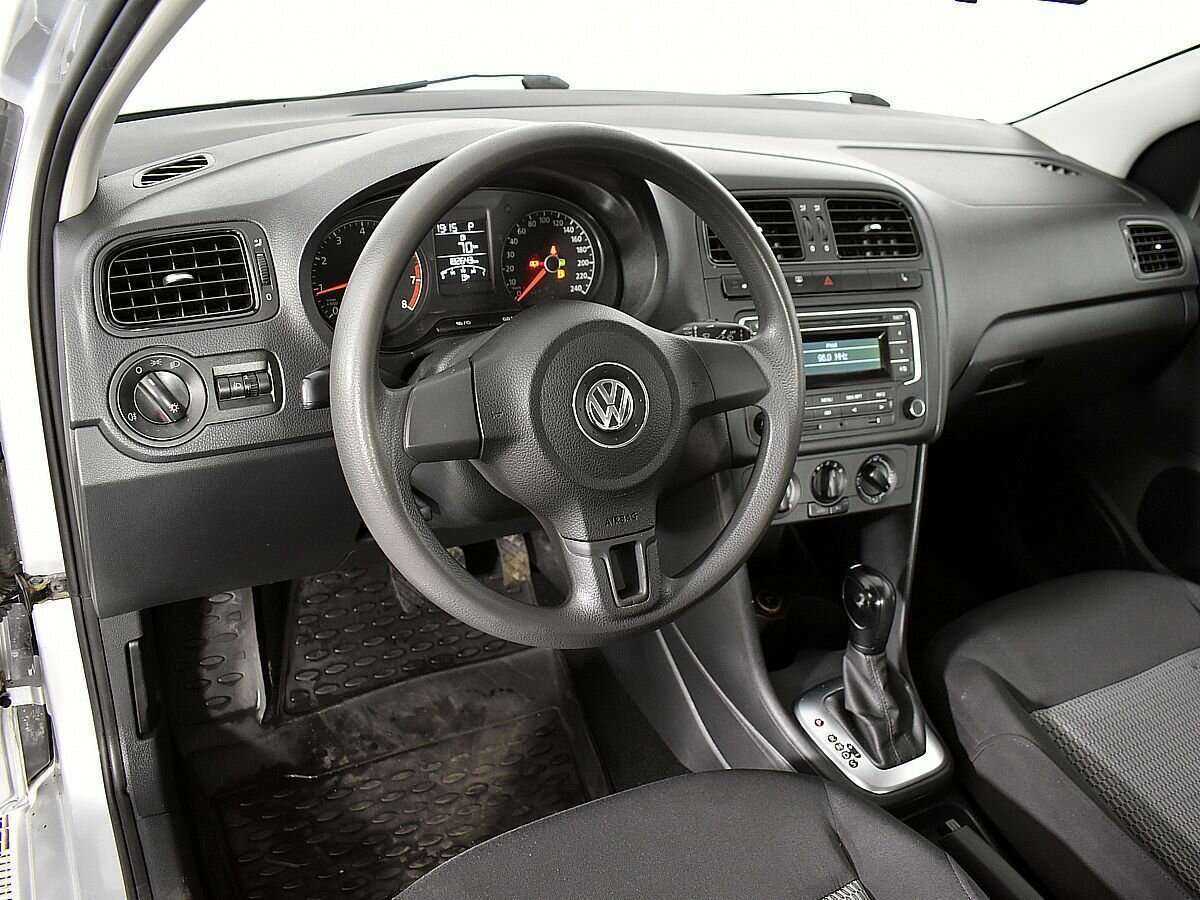 Volkswagen Polo с пробегом — 2014 год. Фото: #4