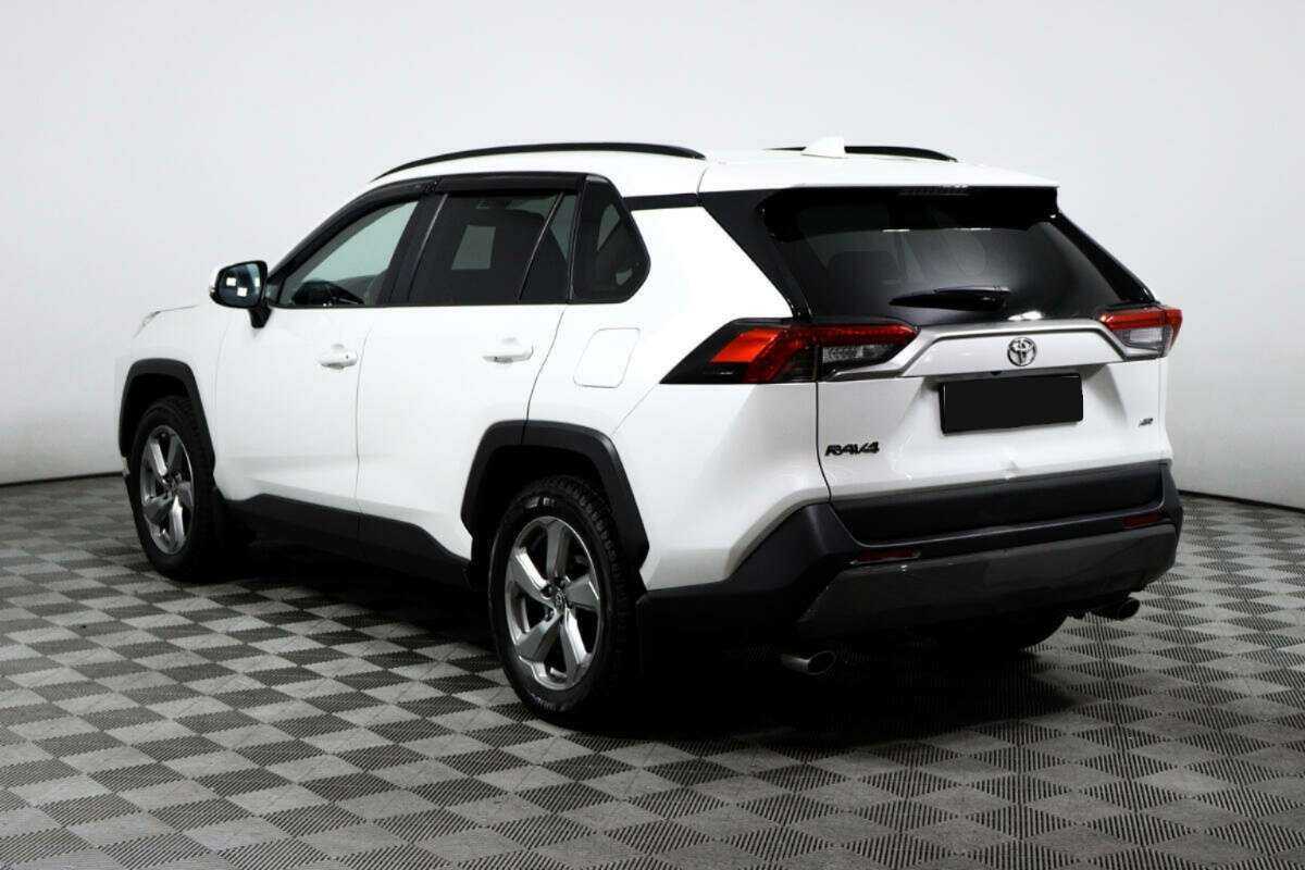 Toyota RAV4 с пробегом — 2020 год. Фото: #6
