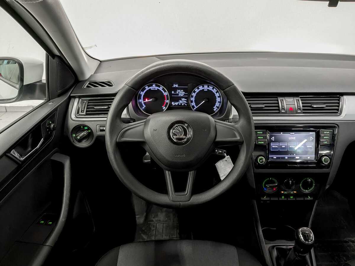 Skoda Rapid с пробегом — 2017 год. Фото: #20