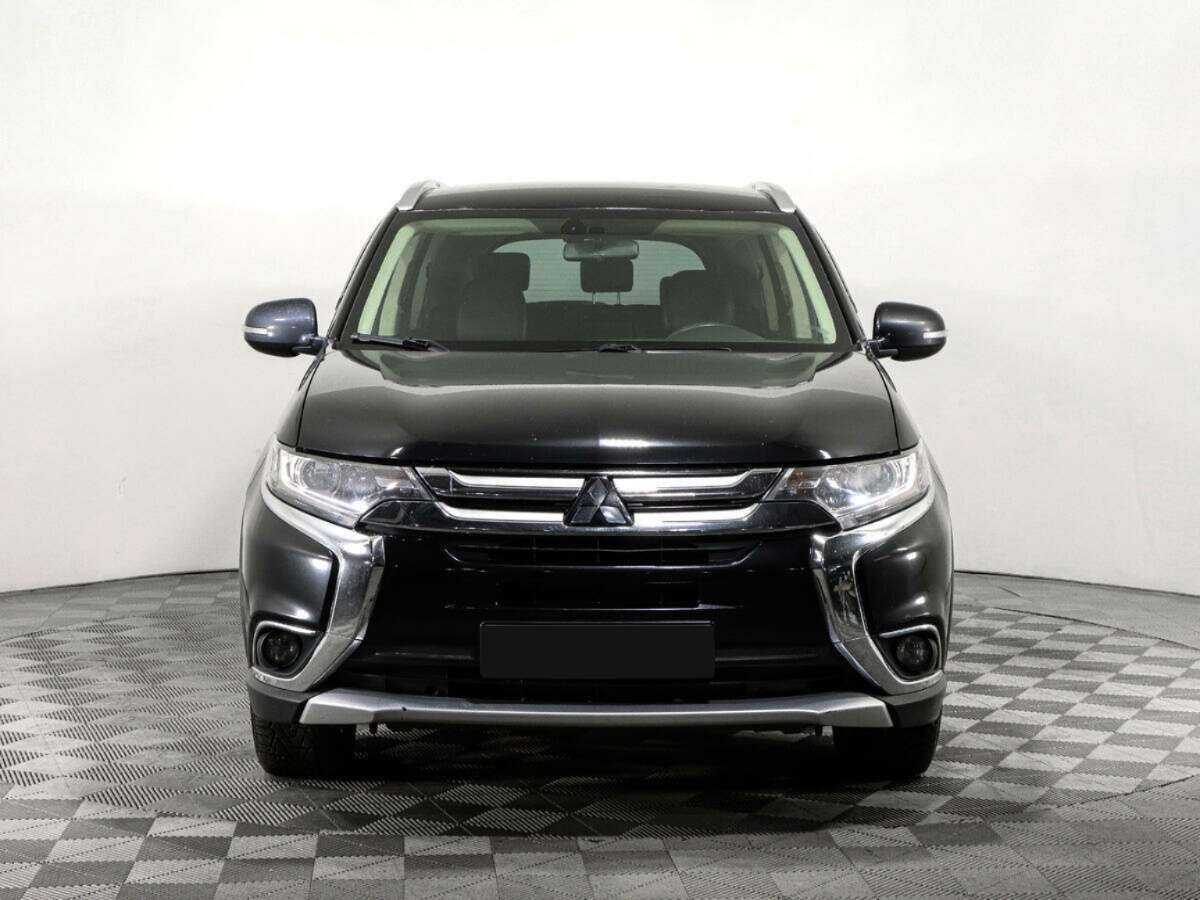 Mitsubishi Outlander с пробегом — 2018 год. Фото: #1