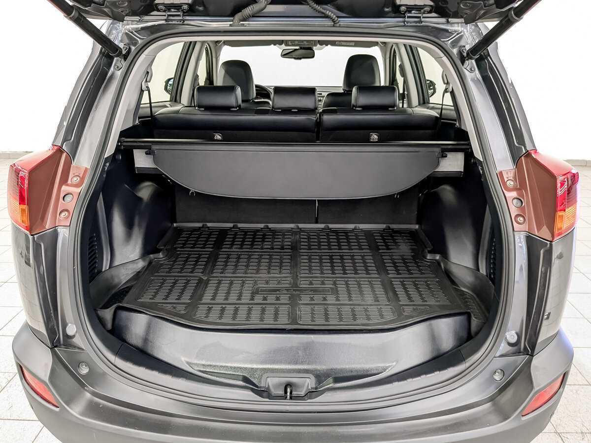 Toyota RAV4 с пробегом — 2014 год. Фото: #9