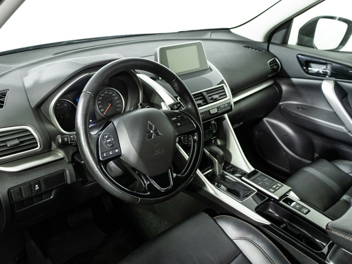 Mitsubishi Eclipse Cross с пробегом — 2018 год. Фото: #10