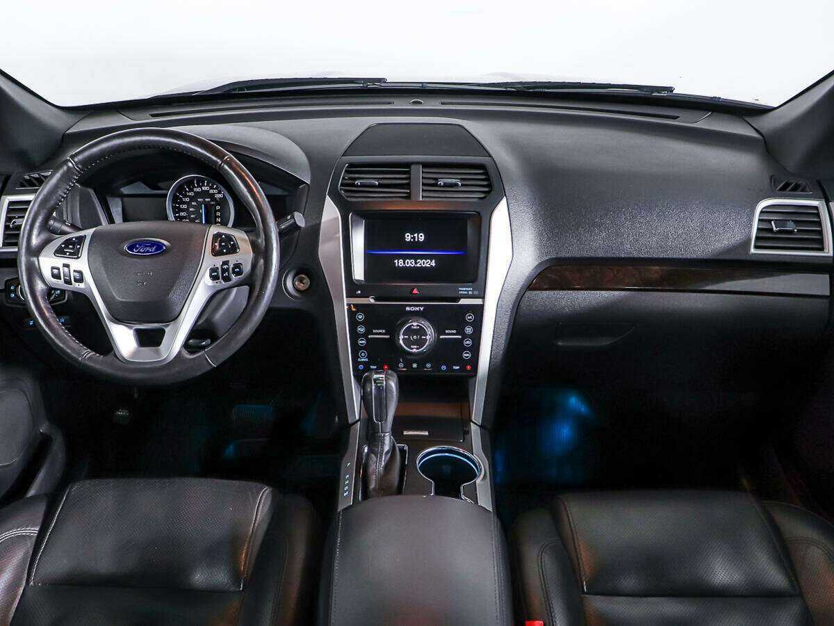 Ford Explorer с пробегом — 2015 год. Фото: #10