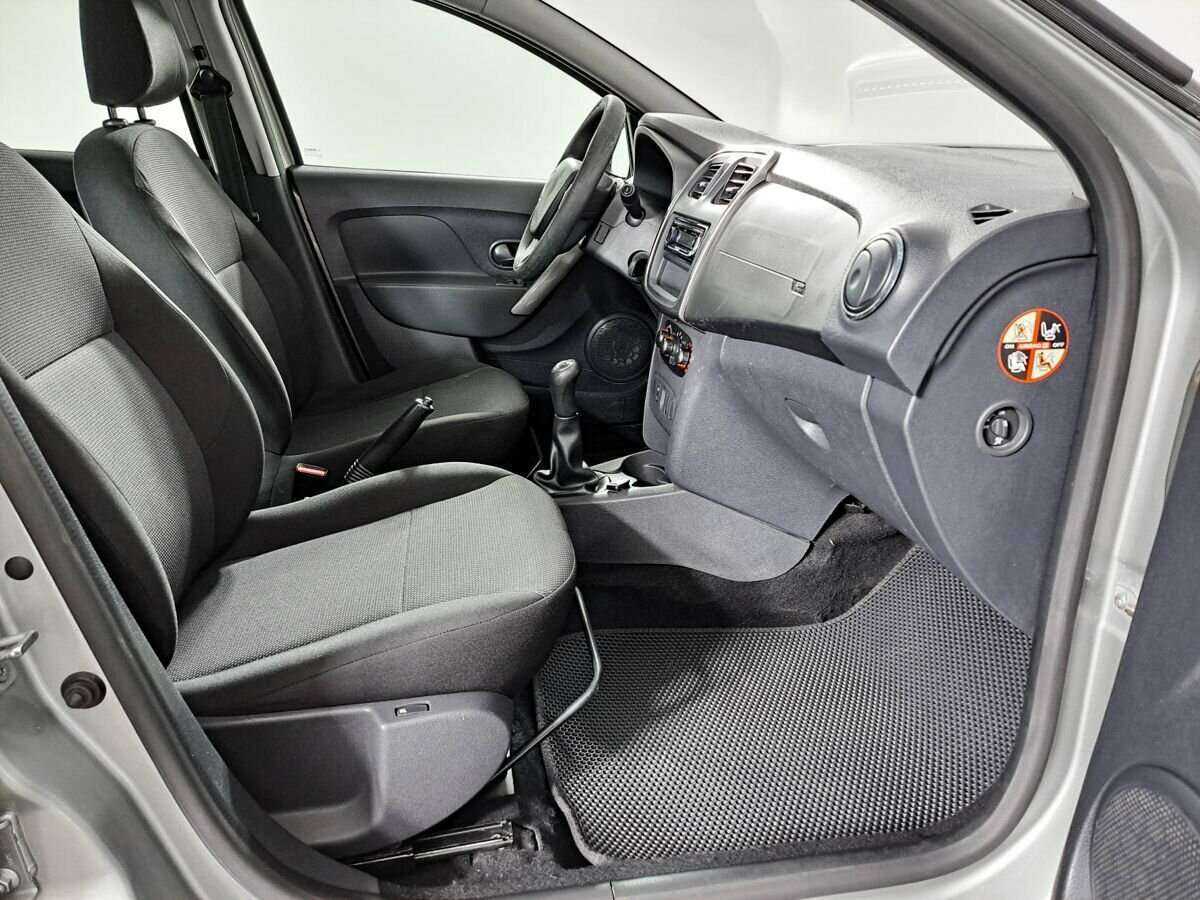 Renault Sandero с пробегом — 2015 год. Фото: #8