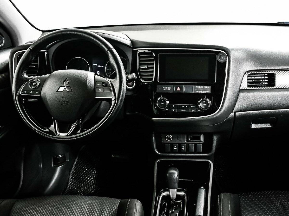 Mitsubishi Outlander с пробегом — 2018 год. Фото: #10