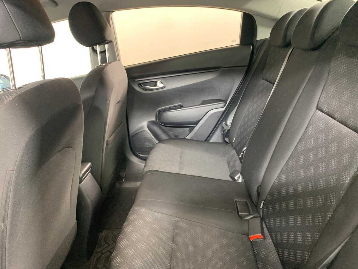 Kia Rio с пробегом — 2018 год. Фото: #18