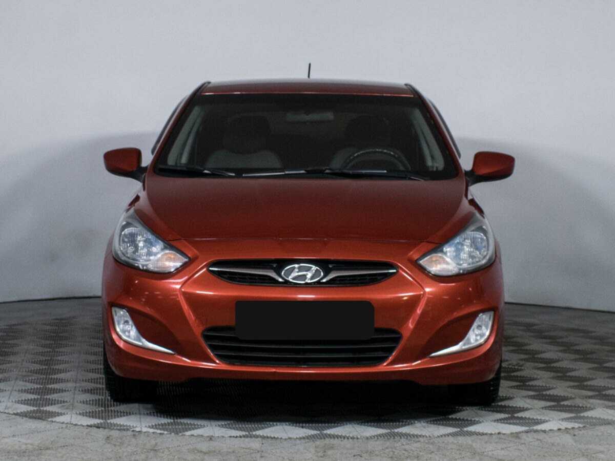 Hyundai Solaris с пробегом — 2012 год. Фото: #1