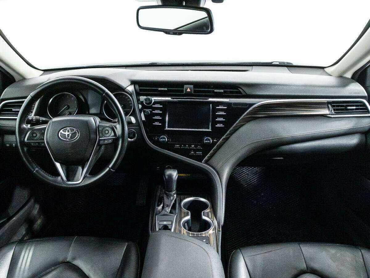 Toyota Camry с пробегом — 2018 год. Фото: #12