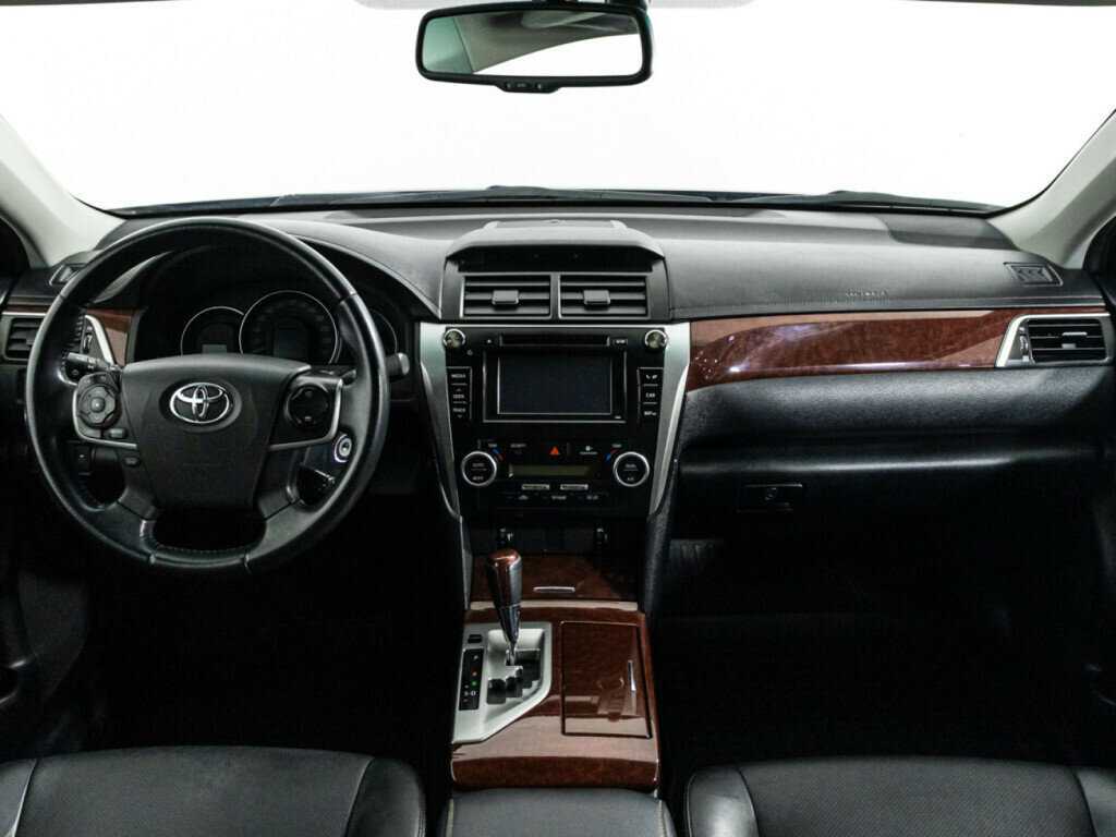 Toyota Camry с пробегом — 2012 год. Фото: #12