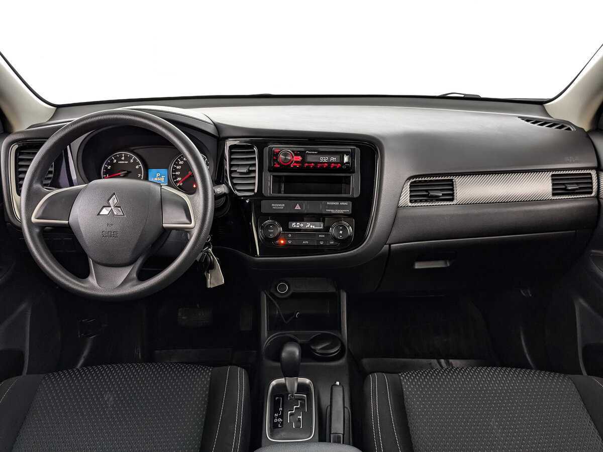 Mitsubishi Outlander с пробегом — 2015 год. Фото: #9