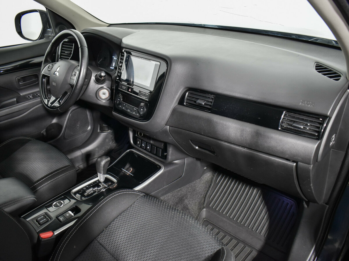 Mitsubishi Outlander с пробегом — 2019 год. Фото: #11