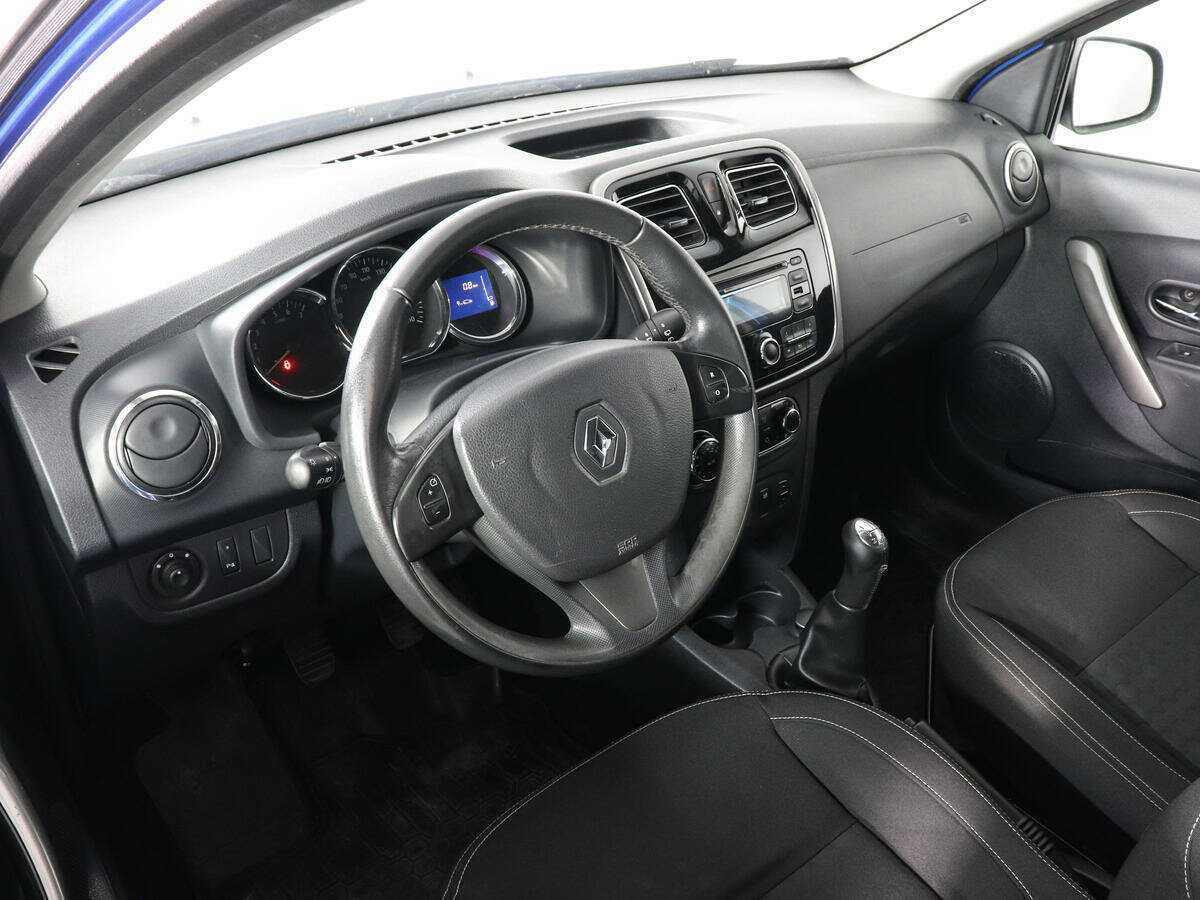 Renault Sandero с пробегом — 2016 год. Фото: #8
