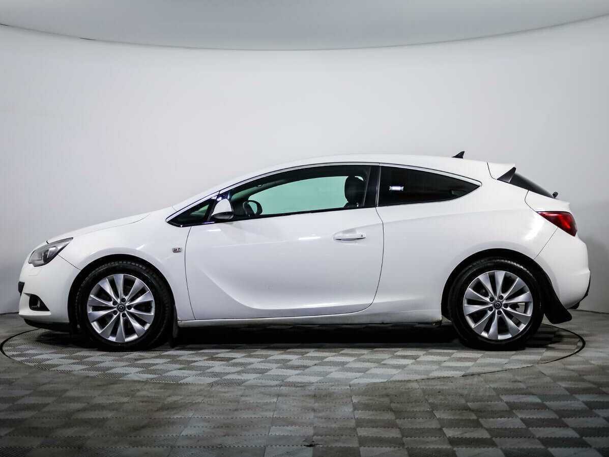 Opel Astra с пробегом — 2012 год. Фото: #6