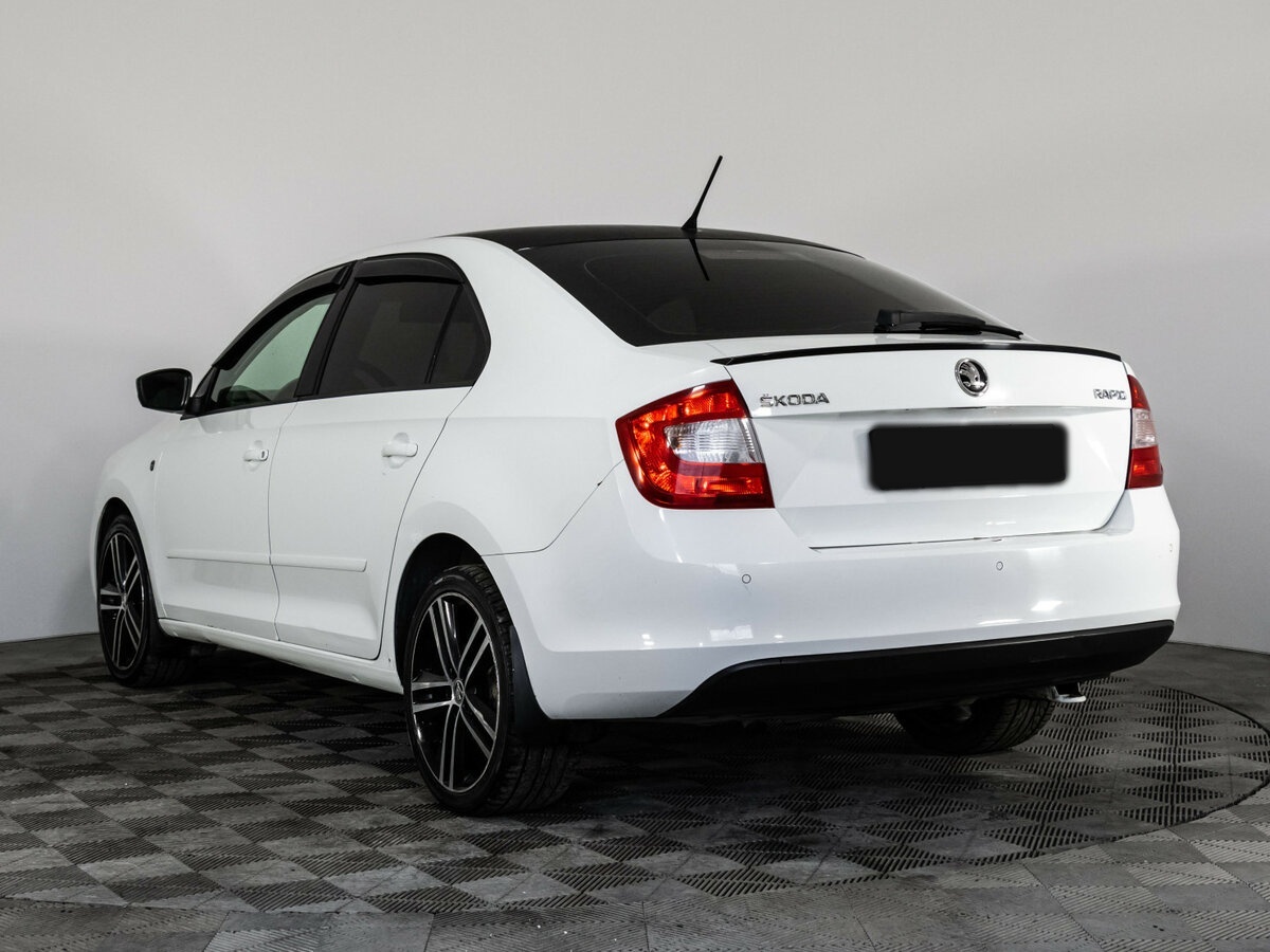 Skoda Rapid с пробегом — 2015 год. Фото: #5
