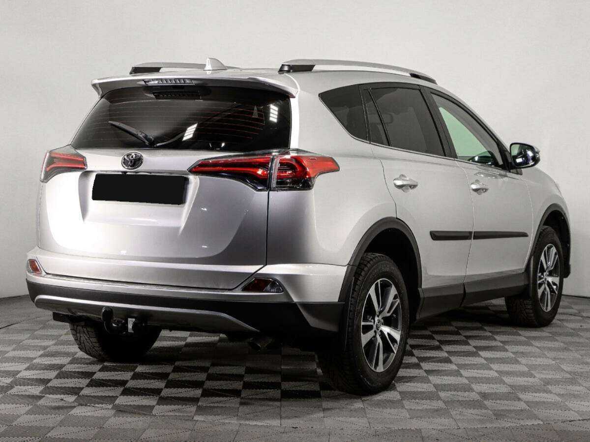 Toyota RAV4 с пробегом — 2017 год. Фото: #3