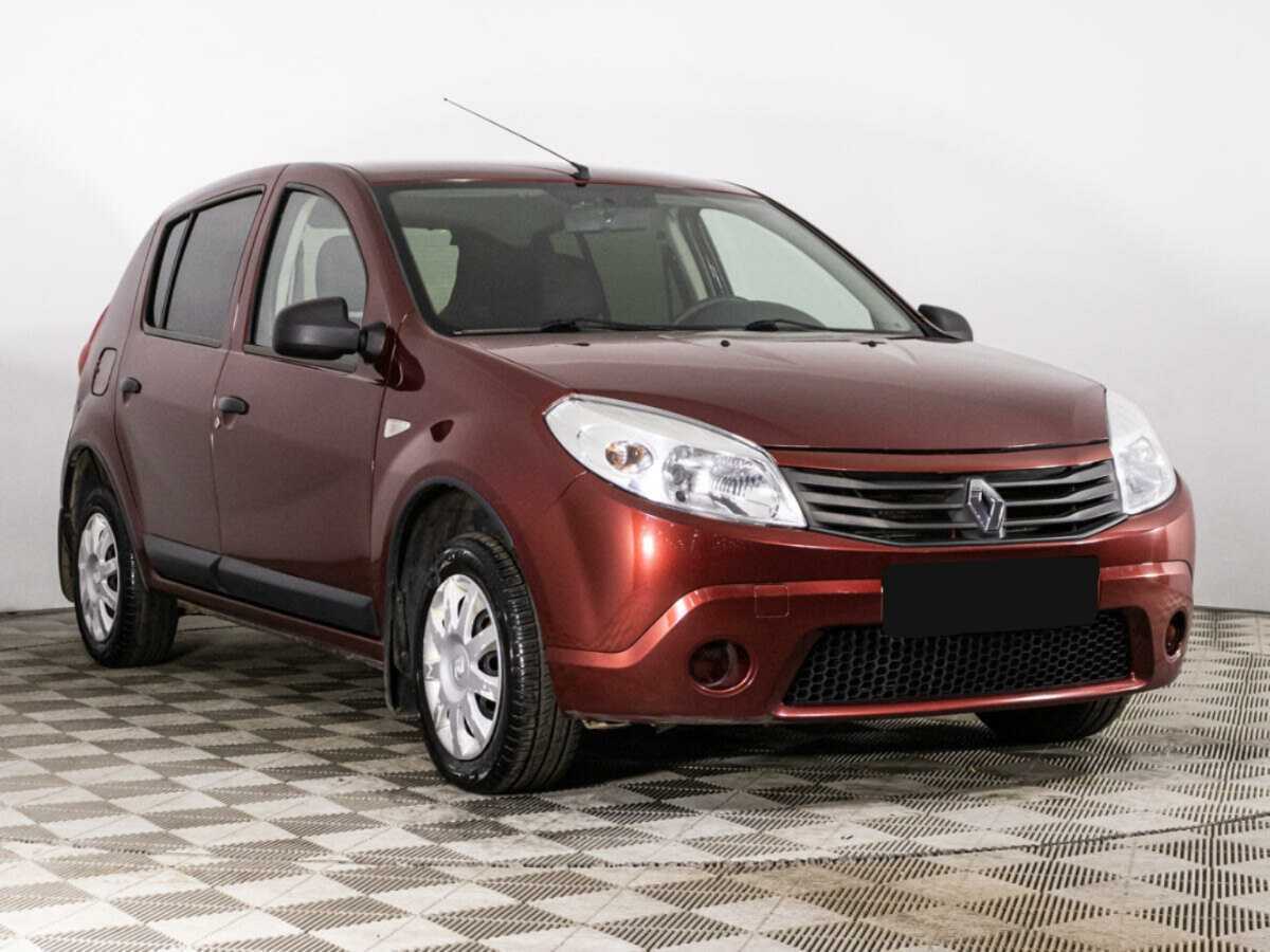 Renault Sandero с пробегом — 2012 год. Фото: #2