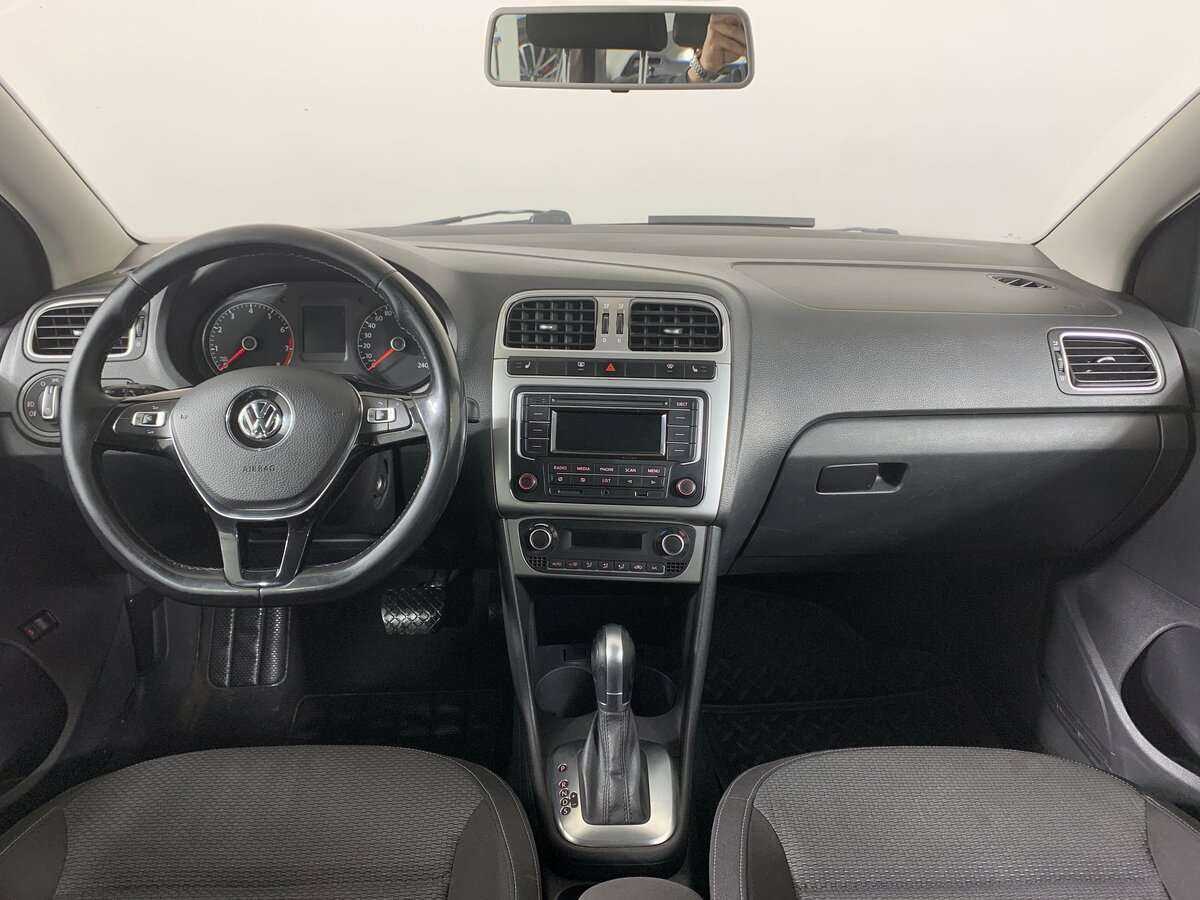 Volkswagen Polo с пробегом — 2015 год. Фото: #9
