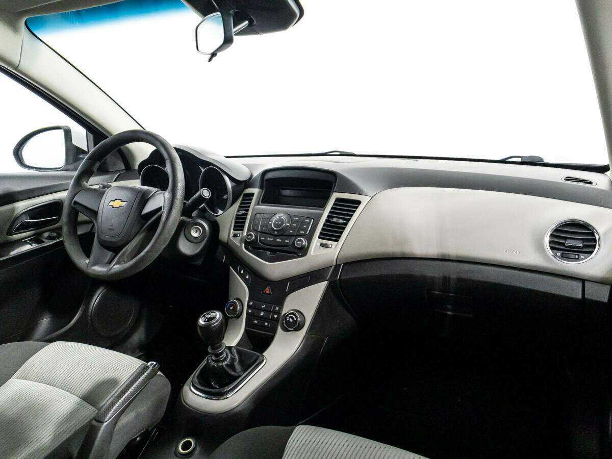 Chevrolet Cruze с пробегом — 2012 год. Фото: #8