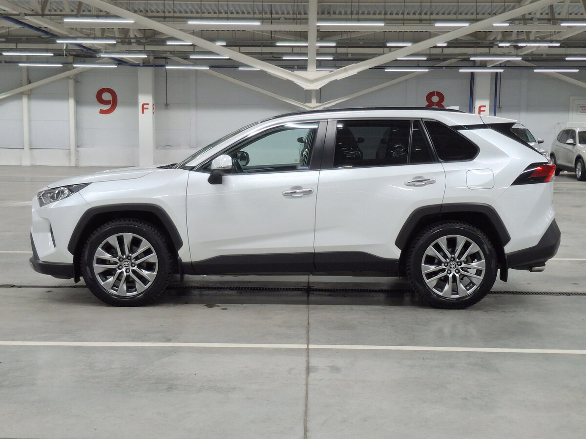 Toyota RAV4 с пробегом — 2021 год. Фото: #7