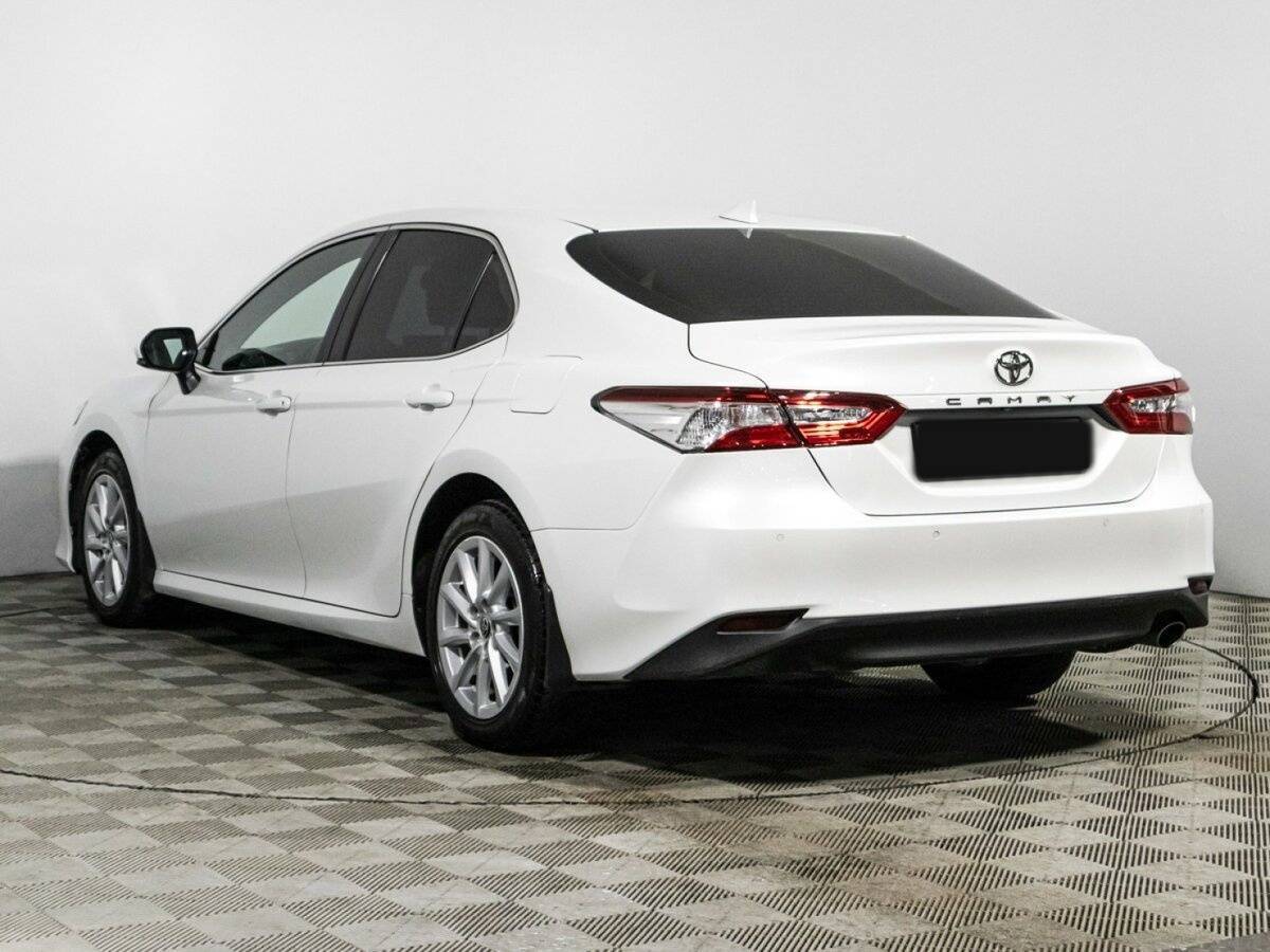 Toyota Camry с пробегом — 2021 год. Фото: #6