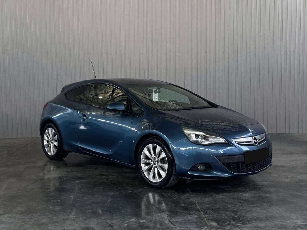 Opel Astra с пробегом — 2014 год. Фото: #2
