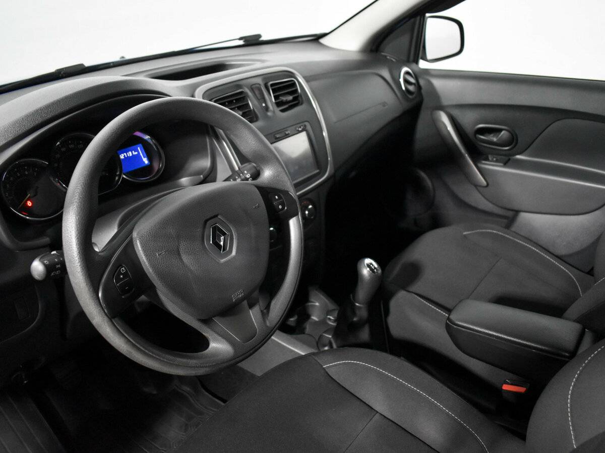 Renault Sandero с пробегом — 2018 год. Фото: #8