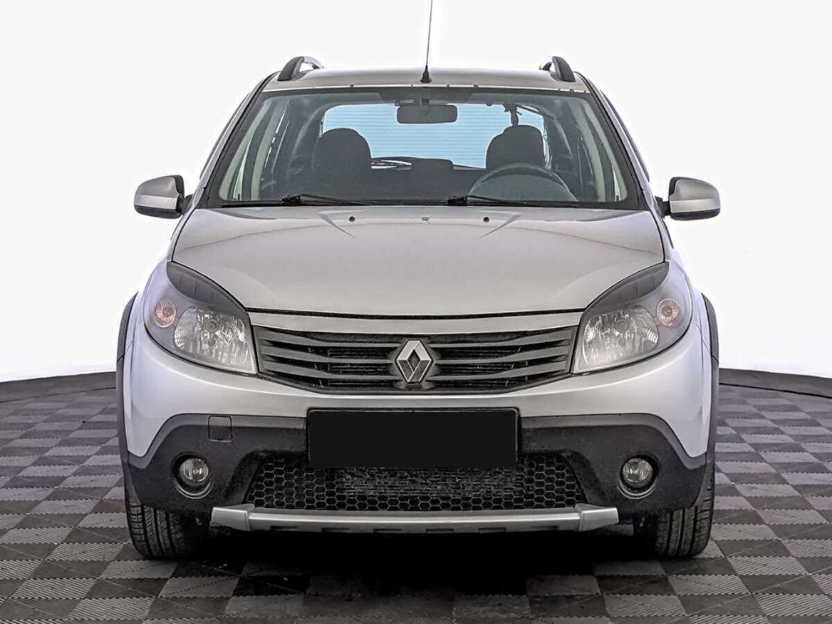 Renault Sandero с пробегом — 2013 год. Фото: #1
