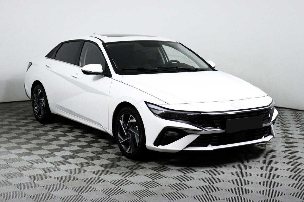 Hyundai Elantra с пробегом — 2023 год. Фото: #2