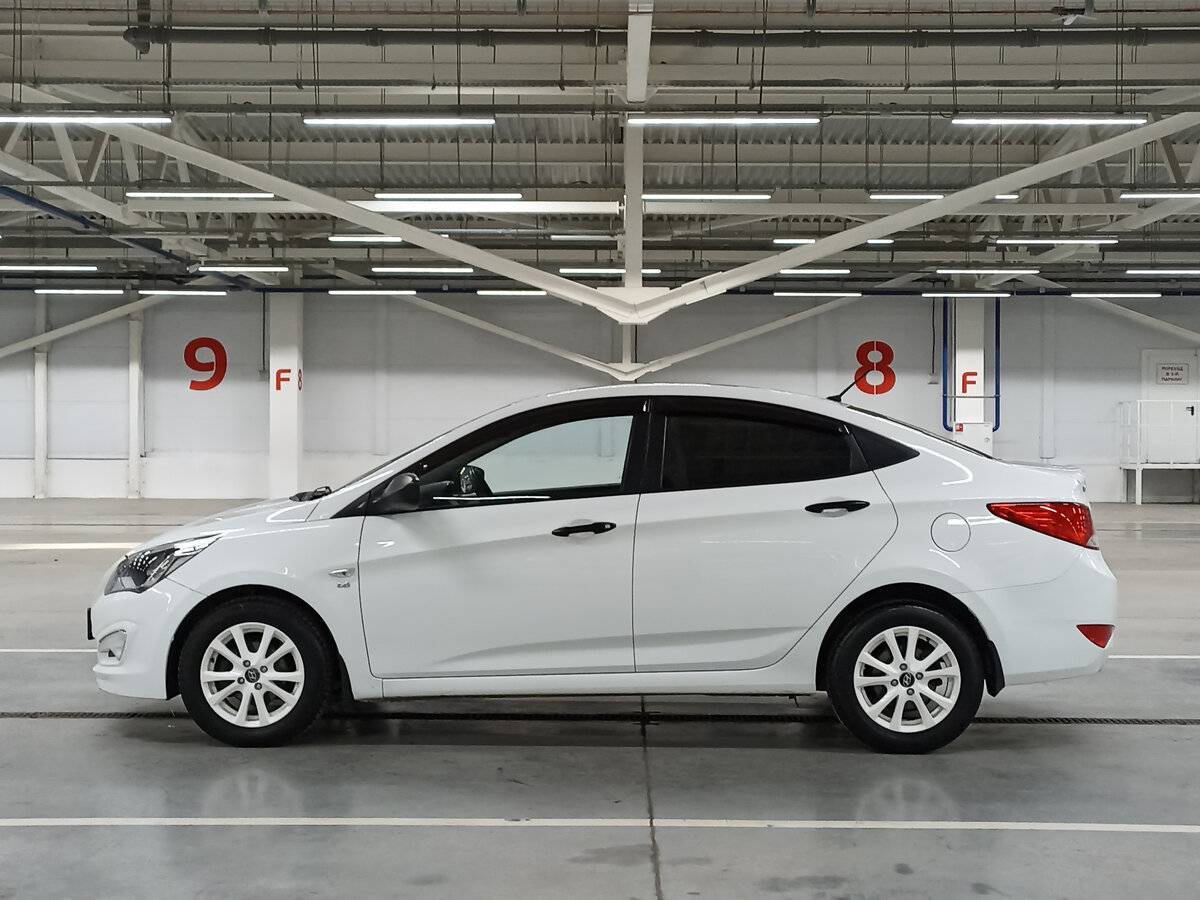 Hyundai Solaris с пробегом — 2015 год. Фото: #7