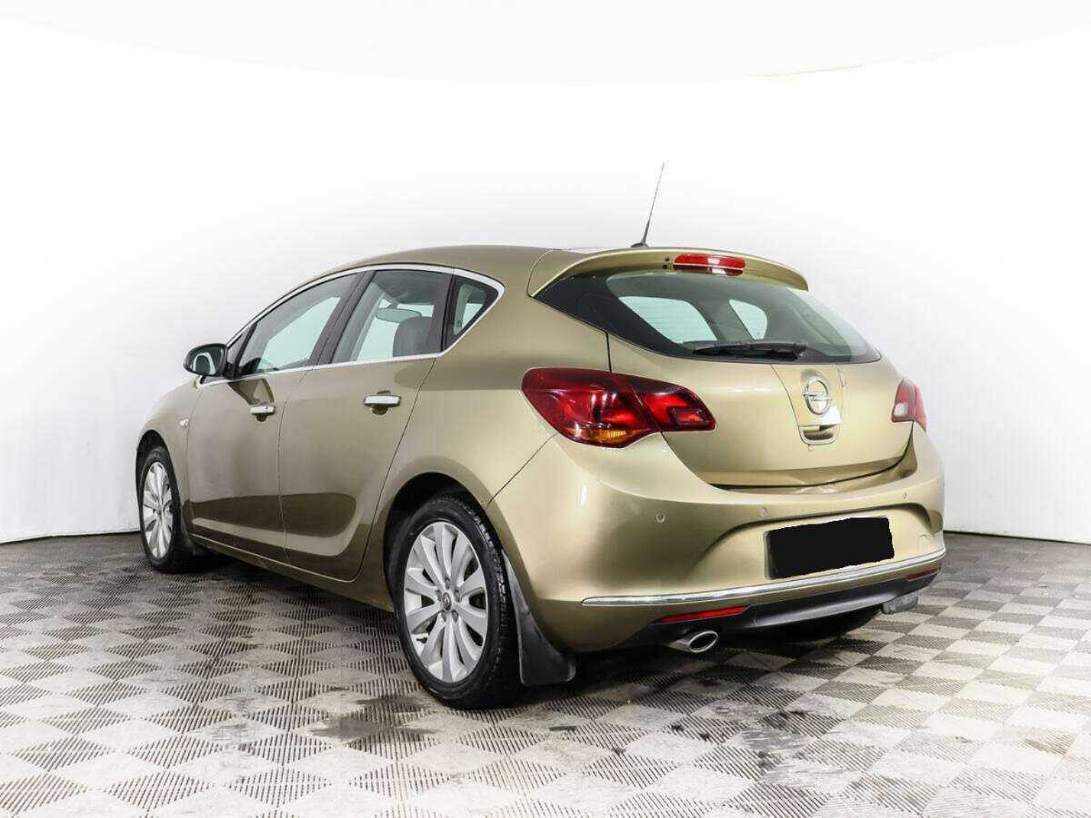 Opel Astra с пробегом — 2013 год. Фото: #6
