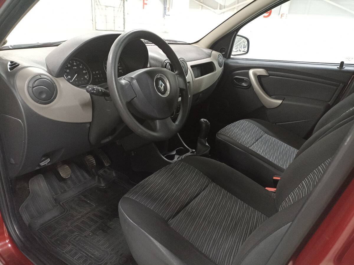 Renault Sandero с пробегом — 2013 год. Фото: #15