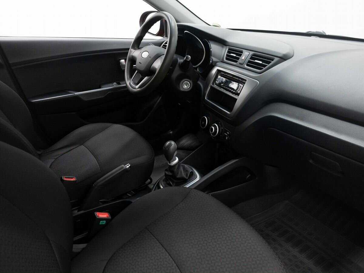 Kia Rio с пробегом — 2012 год. Фото: #12