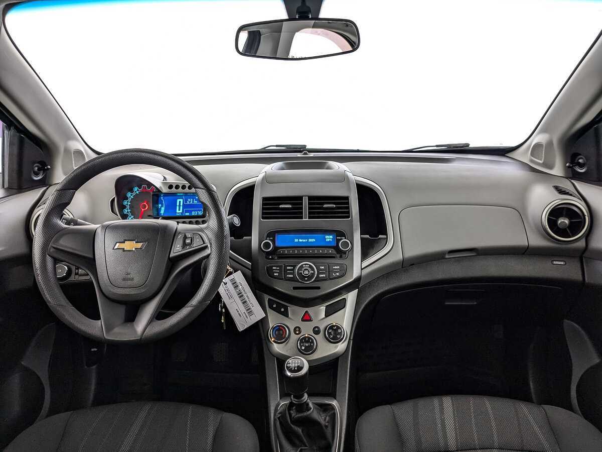 Chevrolet Aveo с пробегом — 2014 год. Фото: #11