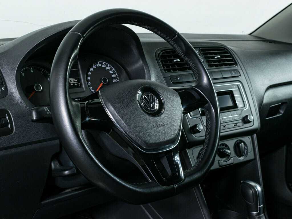 Volkswagen Polo с пробегом — 2016 год. Фото: #11