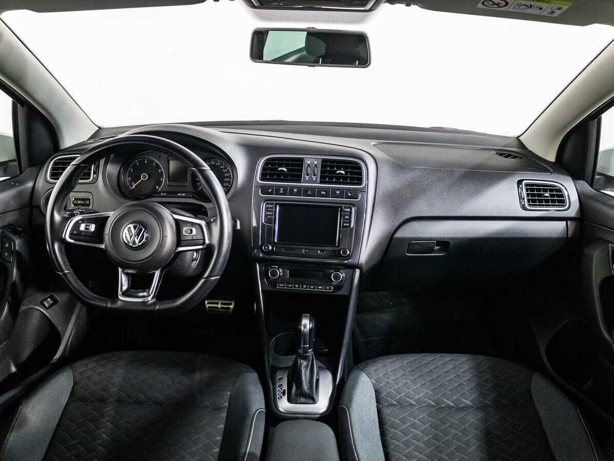 Volkswagen Polo с пробегом — 2018 год. Фото: #11