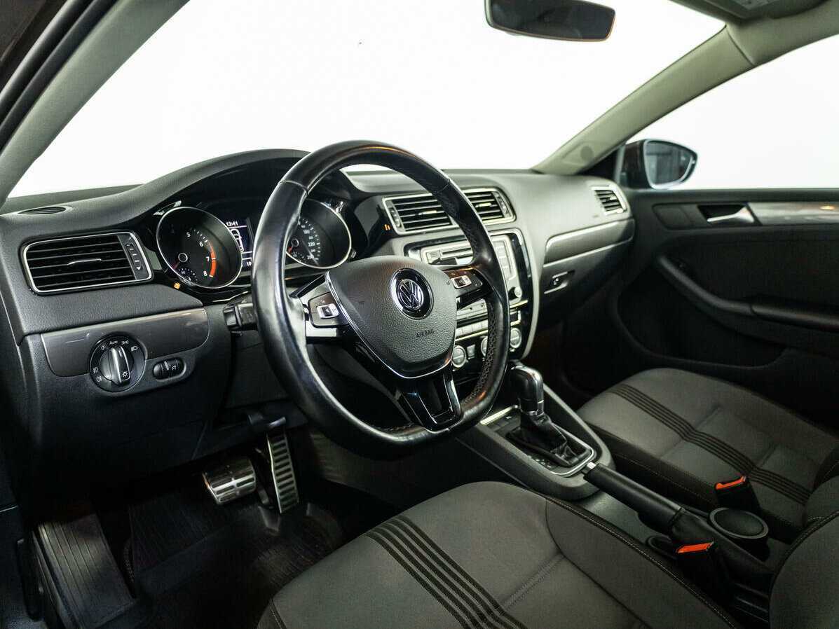 Volkswagen Jetta с пробегом — 2016 год. Фото: #9