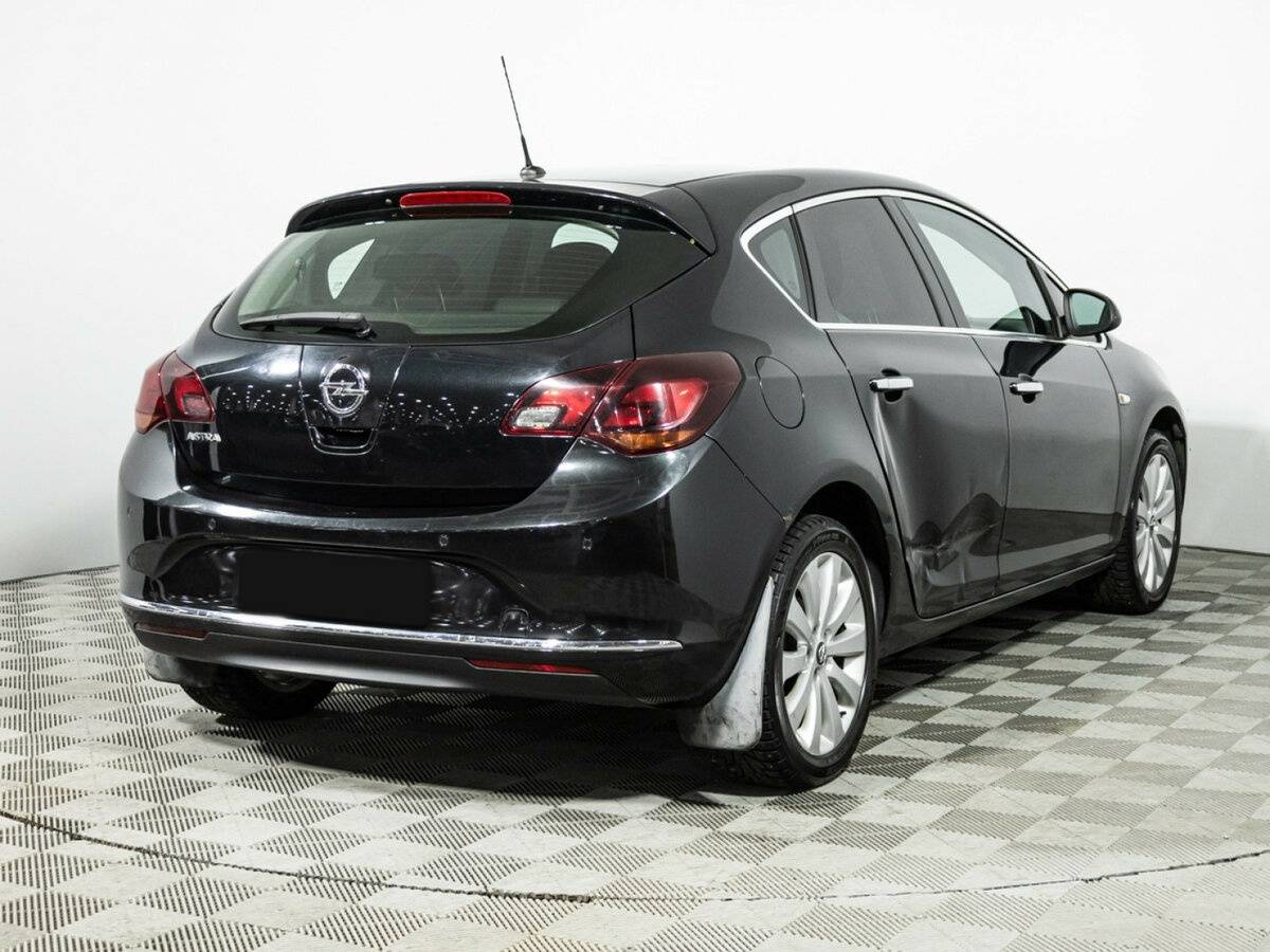 Opel Astra с пробегом — 2013 год. Фото: #10