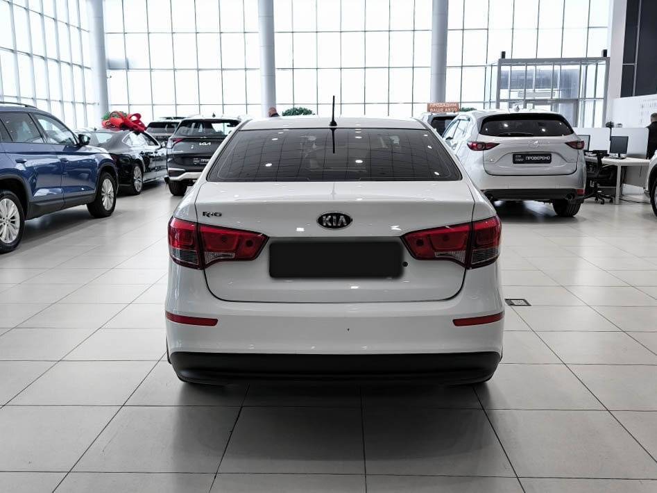 Kia Rio с пробегом — 2016 год. Фото: #5