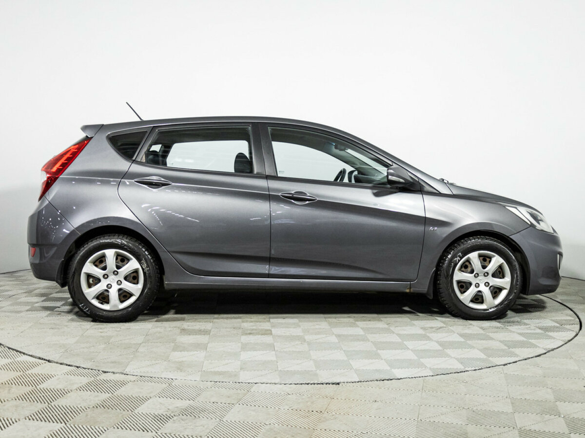 Hyundai Solaris с пробегом — 2012 год. Фото: #3