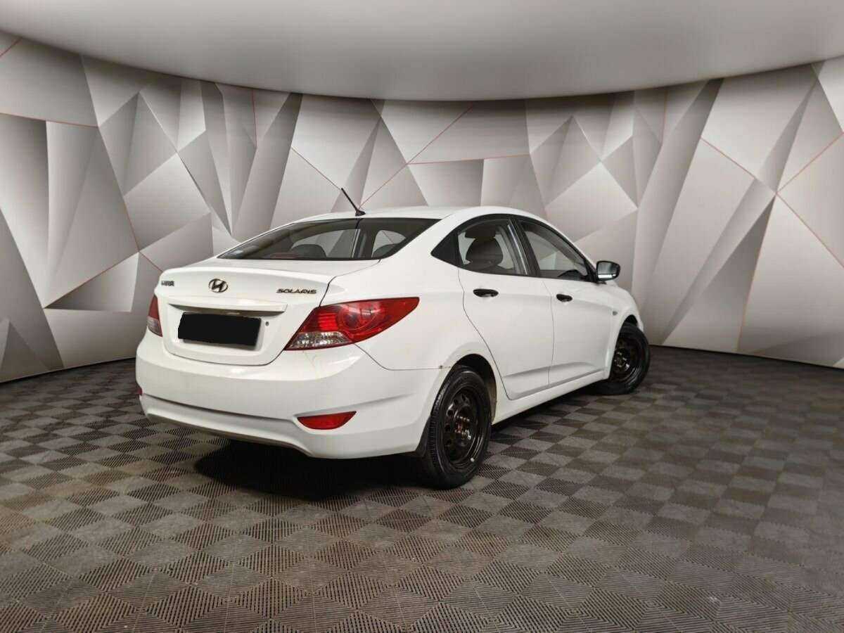 Hyundai Solaris с пробегом — 2013 год. Фото: #1