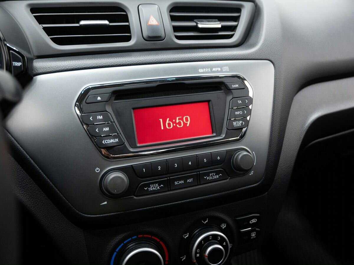 Kia Rio с пробегом — 2014 год. Фото: #17