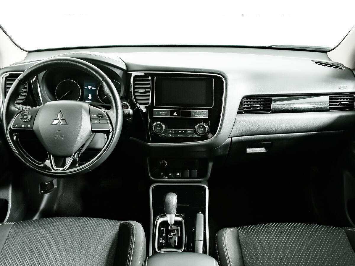 Mitsubishi Outlander с пробегом — 2018 год. Фото: #8