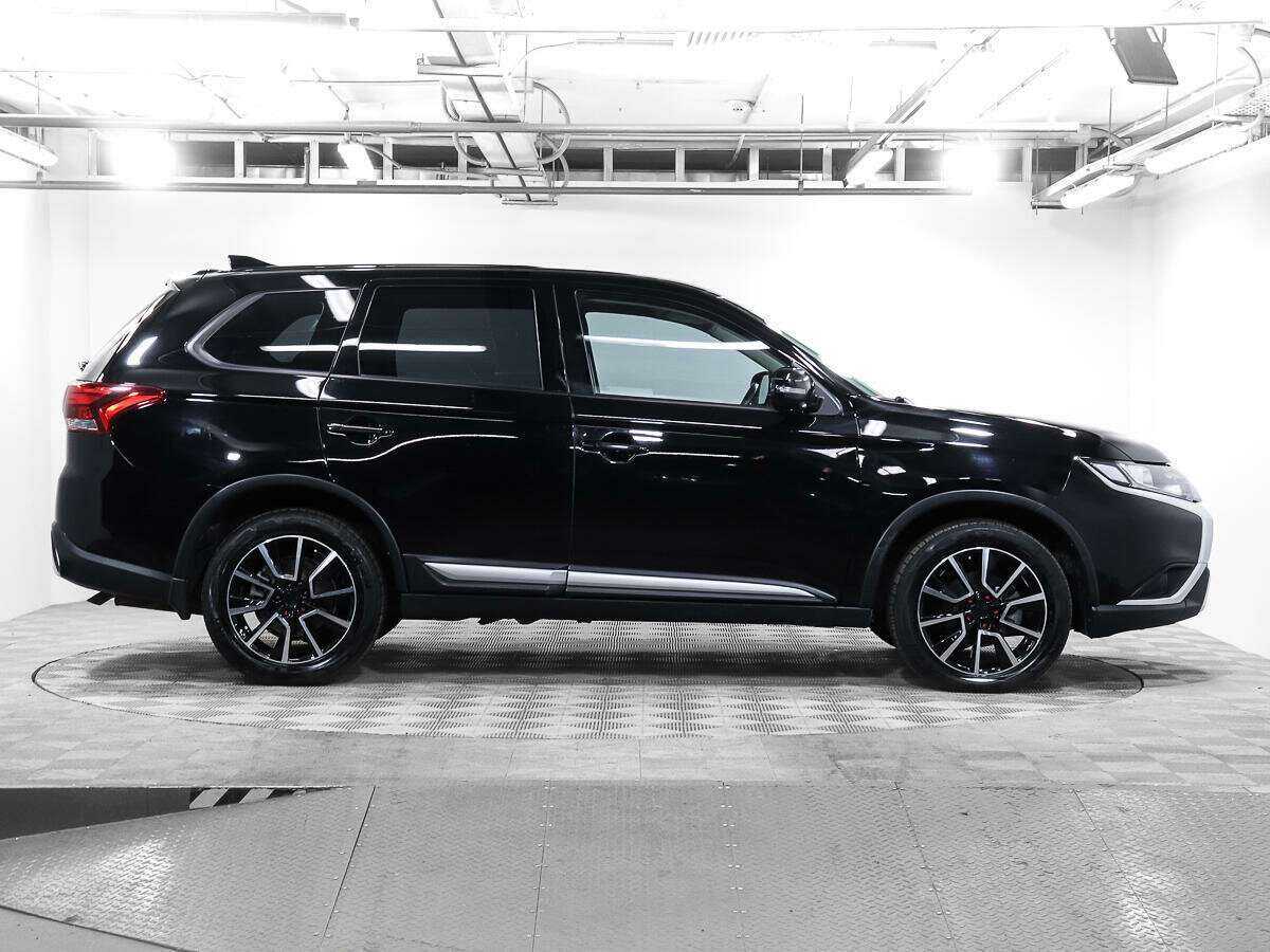 Mitsubishi Outlander с пробегом — 2018 год. Фото: #3