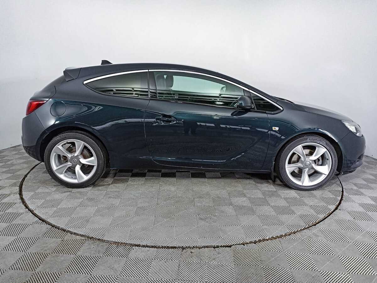 Opel Astra с пробегом — 2014 год. Фото: #3